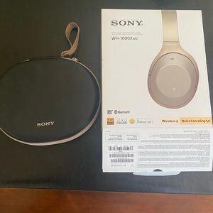 Sony WH1000Xm2 noice cancelling Bluetooth over ear headphones